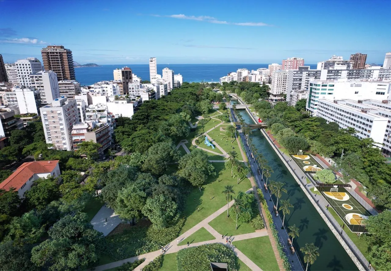 Vista aérea do projeto de revitalização do Jardim de Alah, entre Ipanema e Leblon, com o mar ao fundo