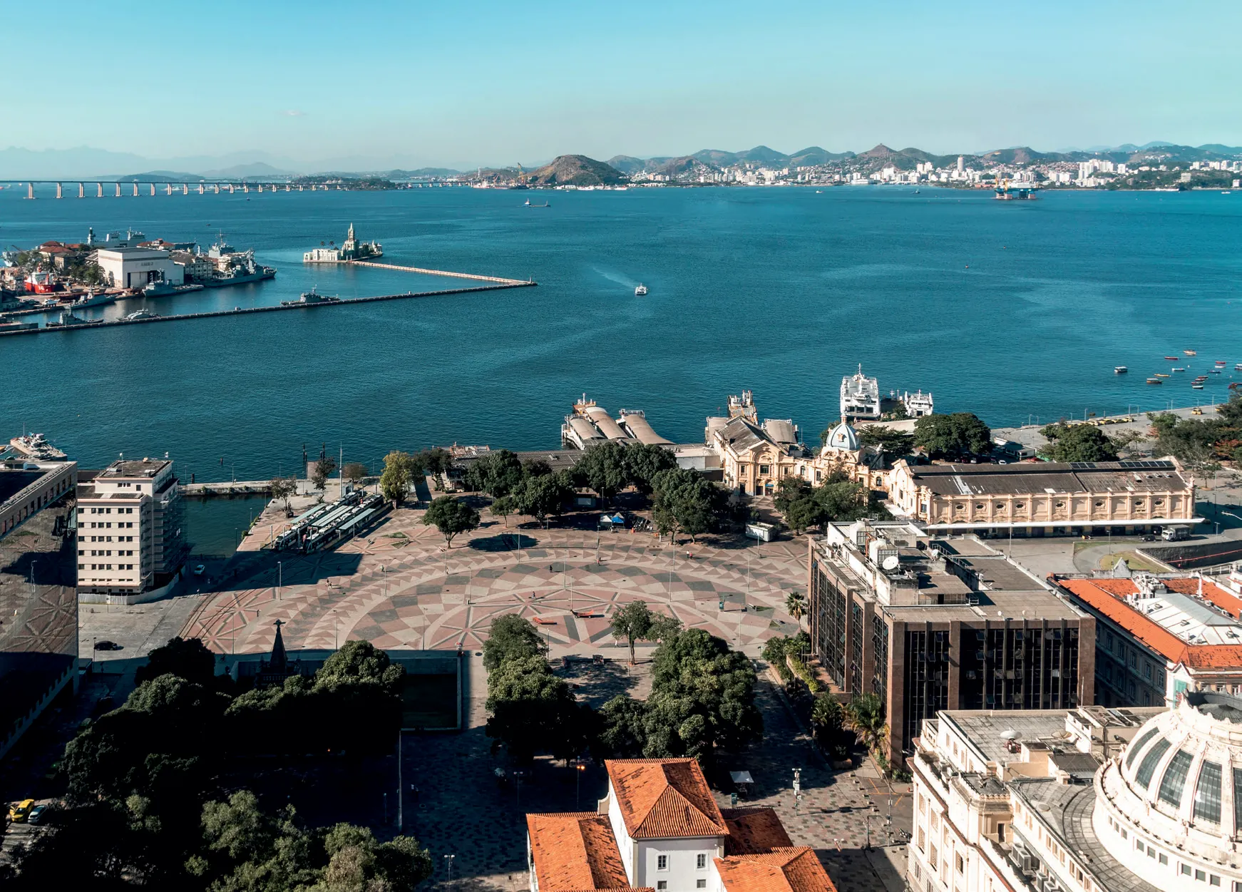 Vista aérea da Praça XV e do Paço Imperial, a cinco minutos a pé do Q Studios